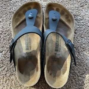 Birkenstock Gizeh Sandals in size 39.